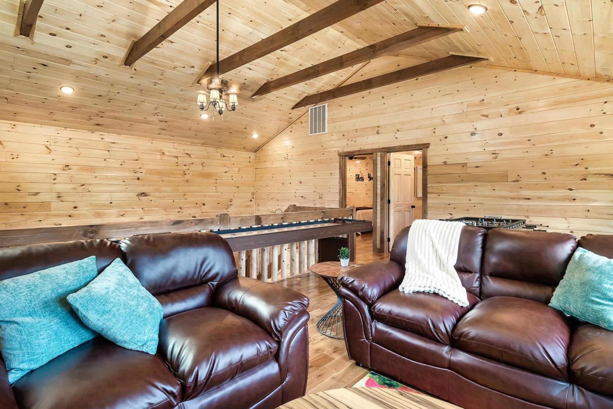 Dolly's Cute Cabin: Smoky Mountain Retreat with Hot Tub and Game Room Gatlinburg Exterior photo