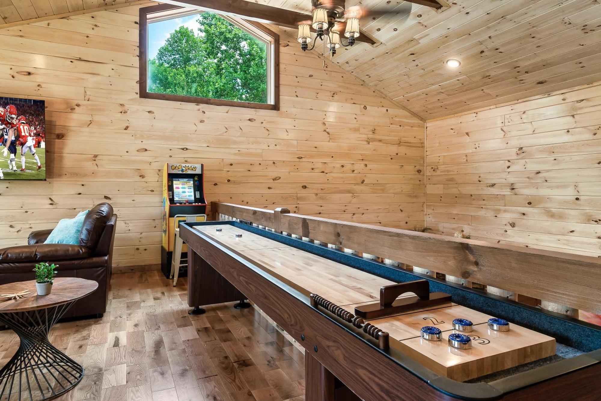 Dolly's Cute Cabin: Smoky Mountain Retreat with Hot Tub and Game Room Gatlinburg Exterior photo